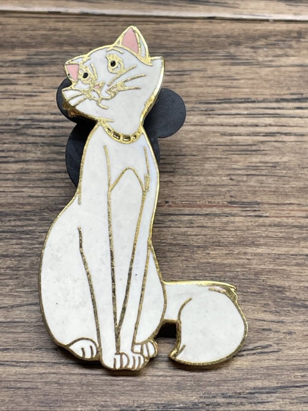 Vintage 2002 Disney The Aristocats Dutchess Trading Pin Pinback KG JD